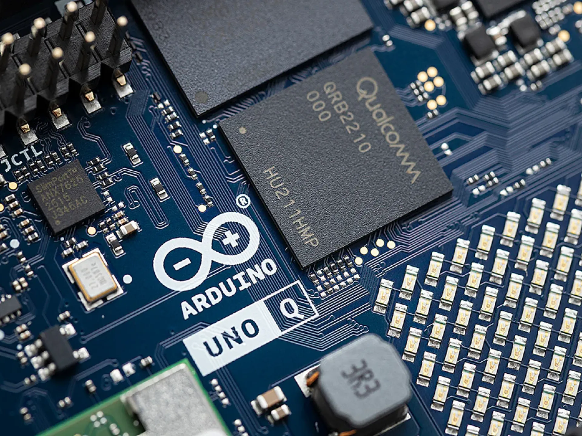 Arduino UNO Q - Image 4